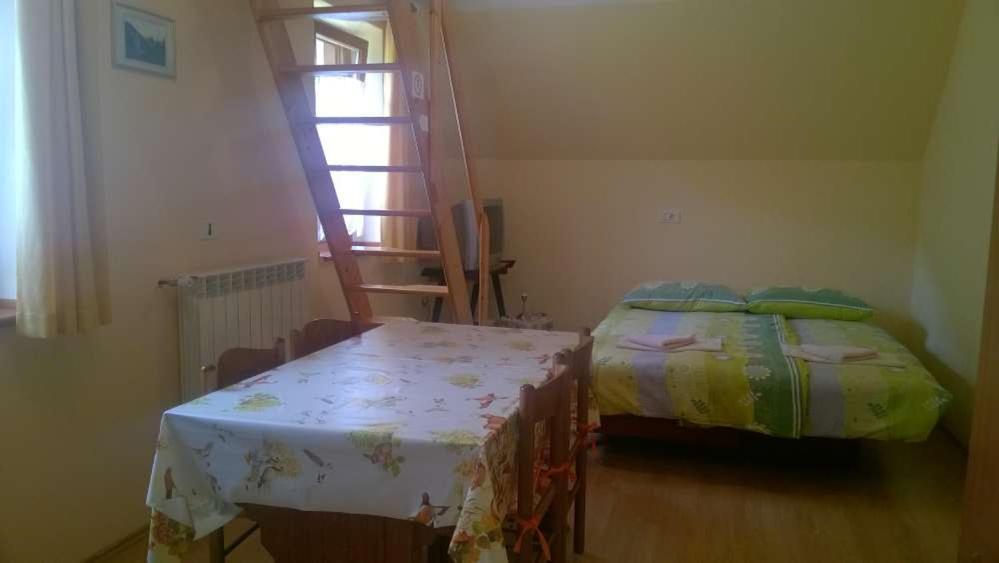 Apartment Pretner, Lepena Soca Bagian luar foto